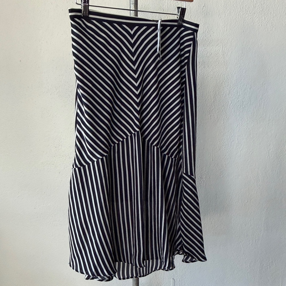 NWT Banana Republic Zip Back Skirt Size 4